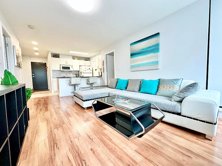 933 Hornby St #608 — Photo 1