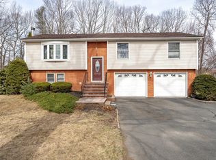28 Tannery Rd, Westfield, MA 01085