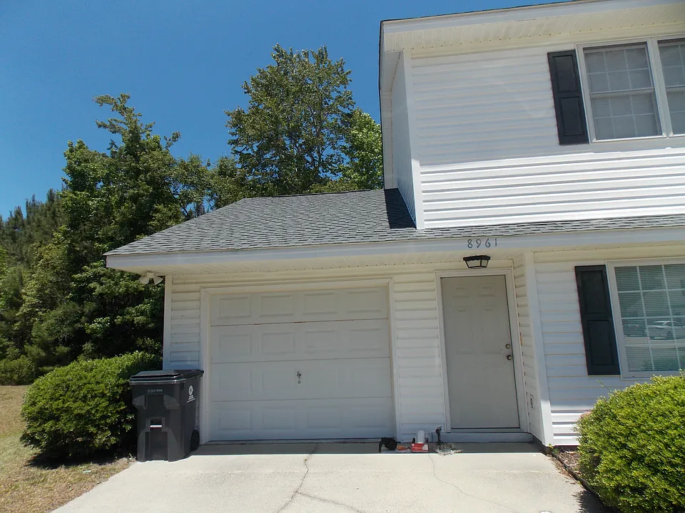 8961 Polo Cir