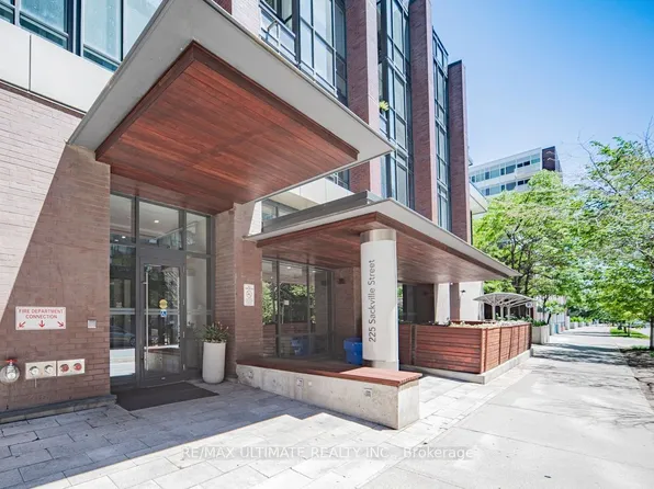 225 Sackville St #901, Toronto, ON M5A 0B9