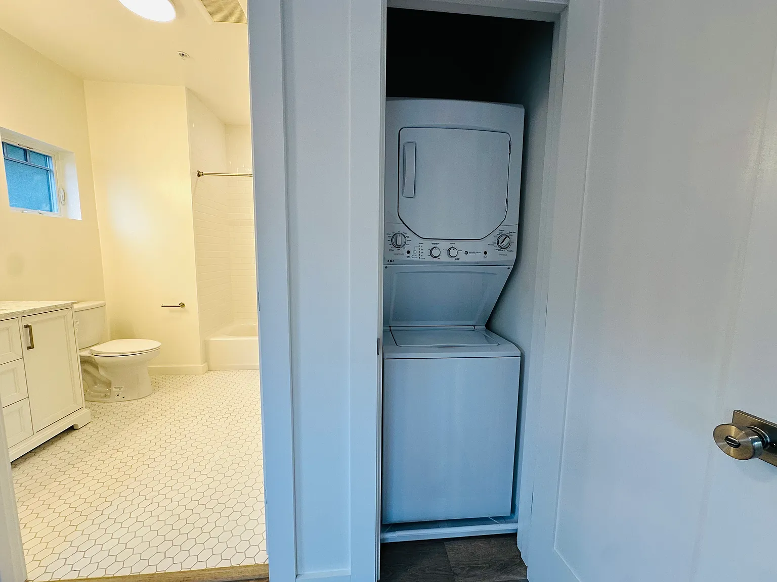 1 bed, $3,000 — Photo 3