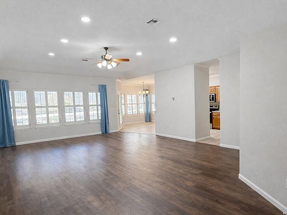 5th image of 660 Oak Valley Dr
