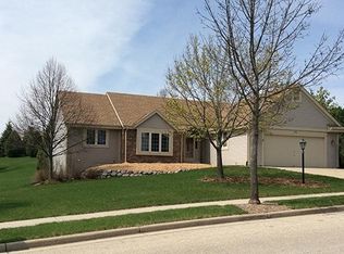 3312 Fox Ridge Dr, Waukesha, WI 53189
