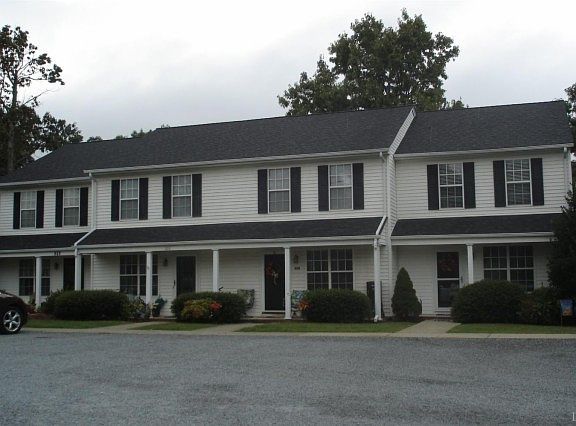 4th image of 302 Royal Garden Ct