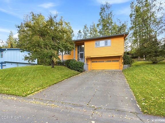 3rd image of 3571 Stanford Dr