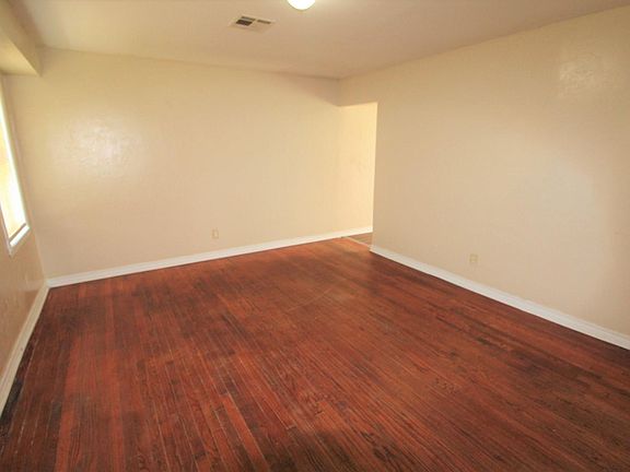 3rd image of 1928 Elm Dr