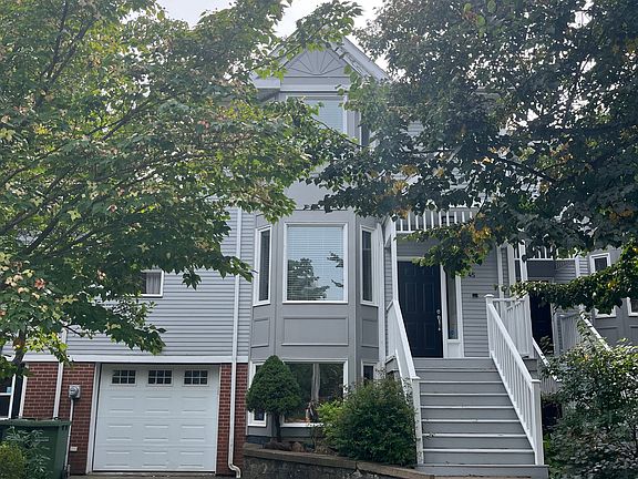Entrance with driveway