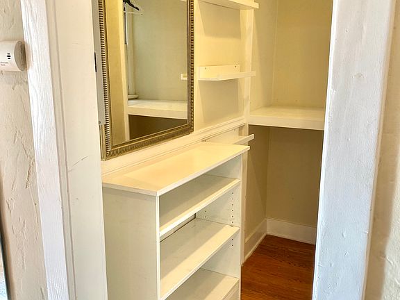 4th image of 1221 E 6th St #5