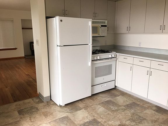 2nd image of 2101 E 6th St