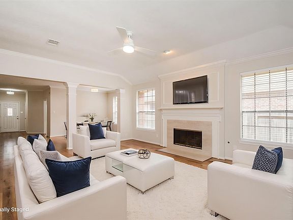 3rd image of 10 Heathstone Pl