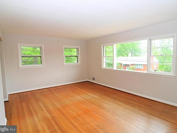 4th image of 524 N Livingston St