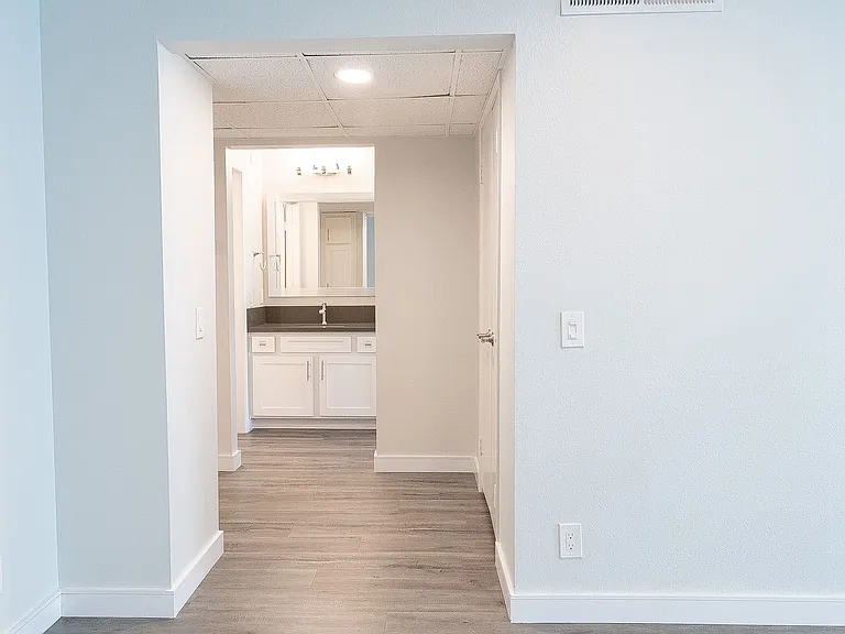 110 S Sweetzer Ave — Photo 39