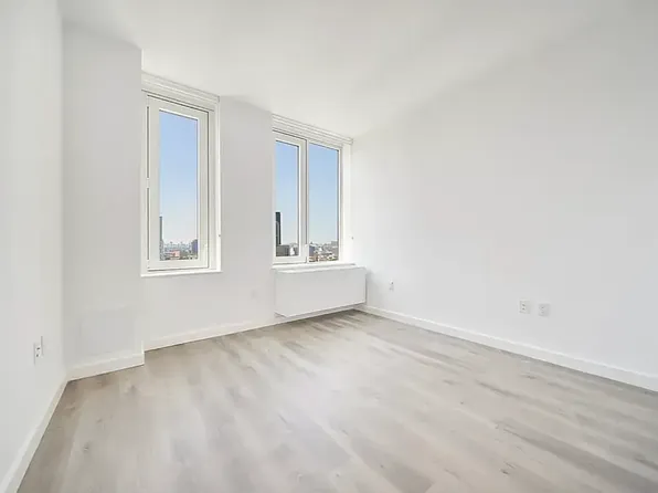 2455 3rd Avenue image 5 of 34