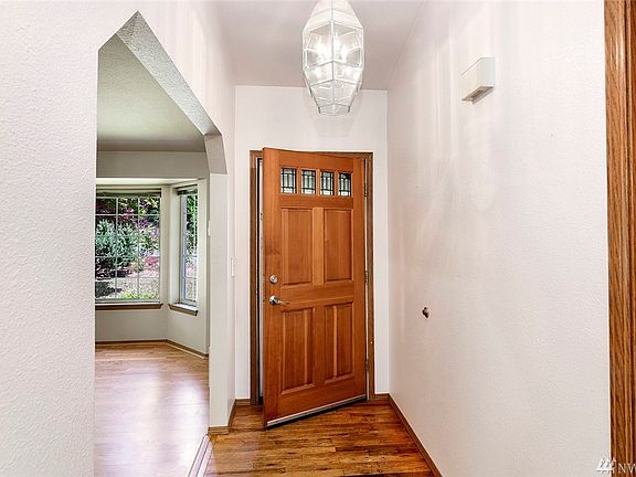2nd image of 13814 98th Avenue Ct NW