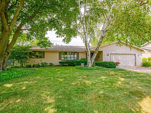 2nd image of 857 Suffolk Dr