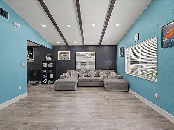 5th image of 305 CORDOVA ROAD