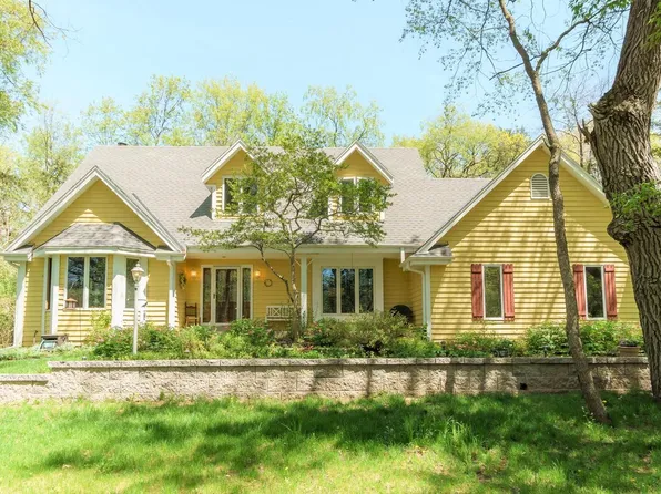 820 South Wayfare TRAIL, Summit, WI 53066