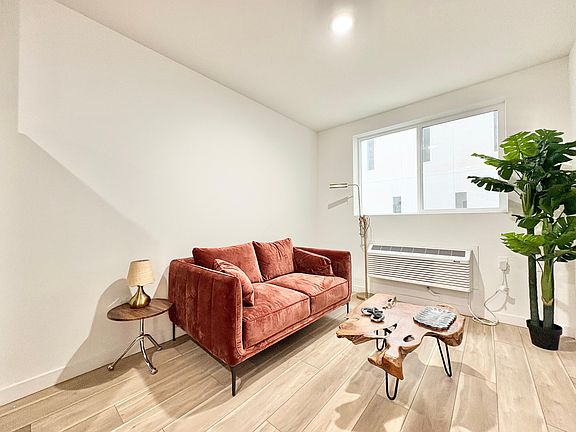 2nd image of 4253 Whittier Blvd #F613