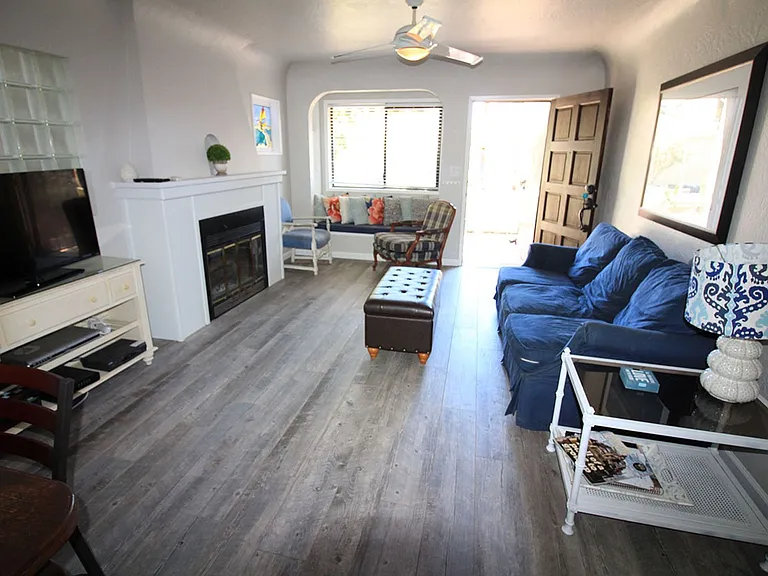 824 Island Ct #1 — Photo 9