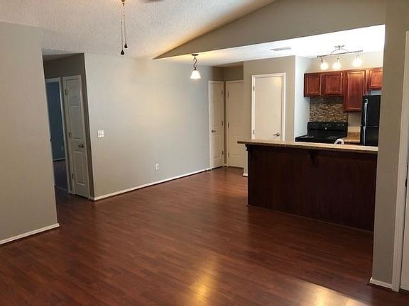 3rd image of 322 E Mimosa Ln