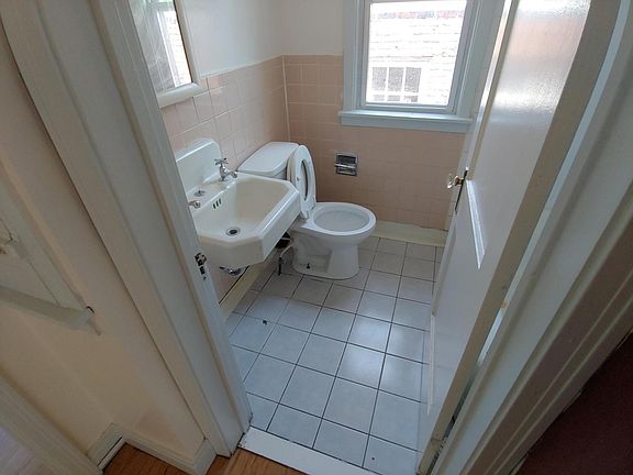 5th image of 1584 E Delavan Ave Uppr #