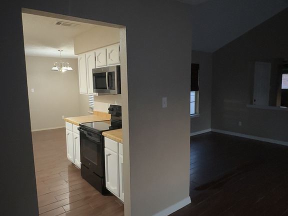 5th image of 2318 Whitman Way Dr