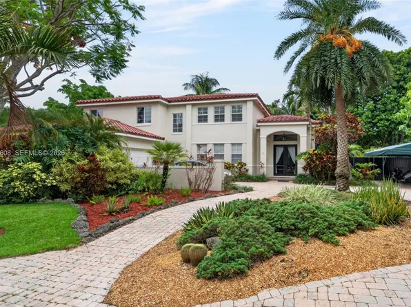 8204 SW 171st St, Palmetto Bay, FL 33157