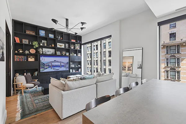 Living room, photo 2