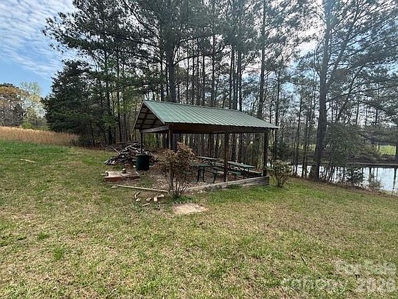 3rd image of 2273 Trail Ave