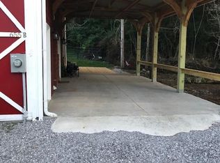 655 N East End Rd #B, Strawberry Plains, TN 37871