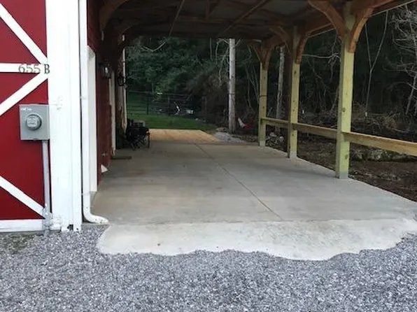 655 N East End Rd #B, Strawberry Plains, TN 37871