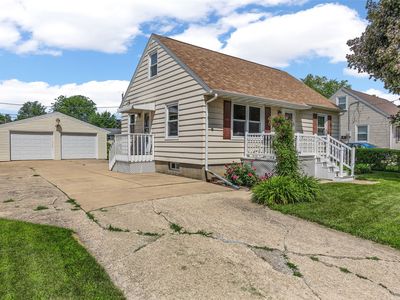 212 22nd St NW, Cedar Rapids, IA, 52405