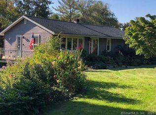 372 Quassapaug Rd, Woodbury, CT 06798