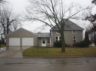903 W 16th St, Vinton, IA 52349