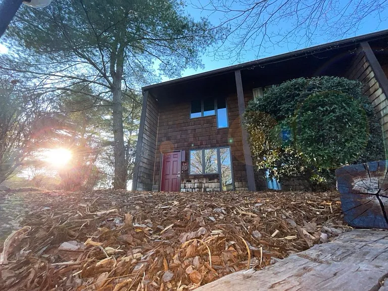115 Beechnut St #G10 — Photo 1