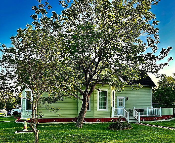 Listing photo 3