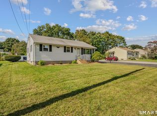 10 Lark St, Waterford, CT 06385