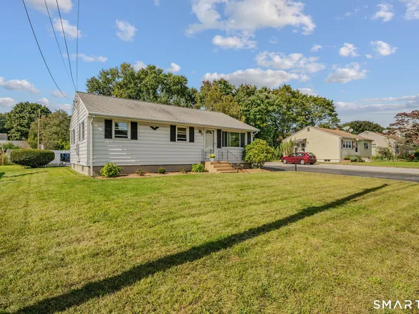 10 Lark Street, Waterford, CT 06385