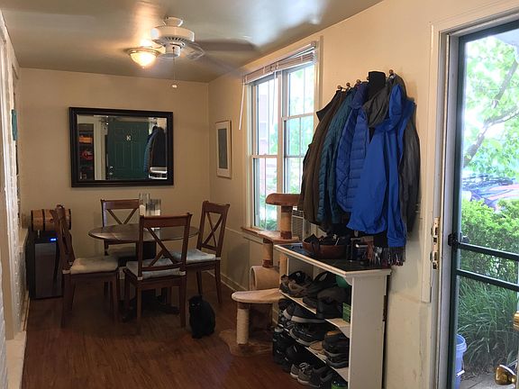 Dining/sitting area adjoining entry.