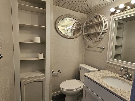 5th image of 629 East Blvd N