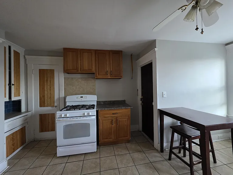 64 Stanley St #3A — Photo 3