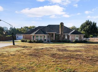 120 Suburban Dr, Ovilla, TX 75154