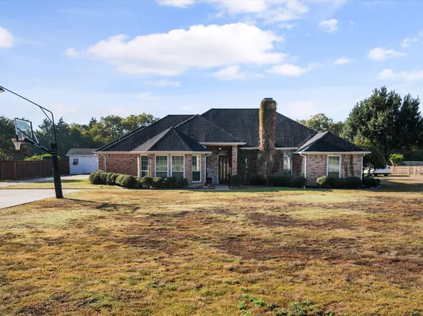 120 Suburban Dr, Ovilla, TX 75154