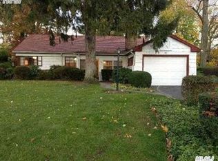 4 Stony Run Rd, Great Neck, NY 11023