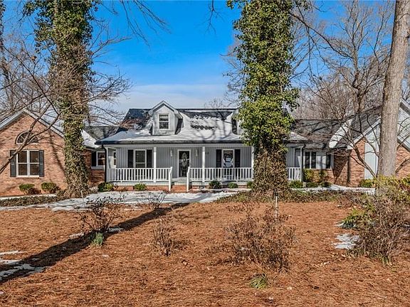 4th image of 348 Country Ln