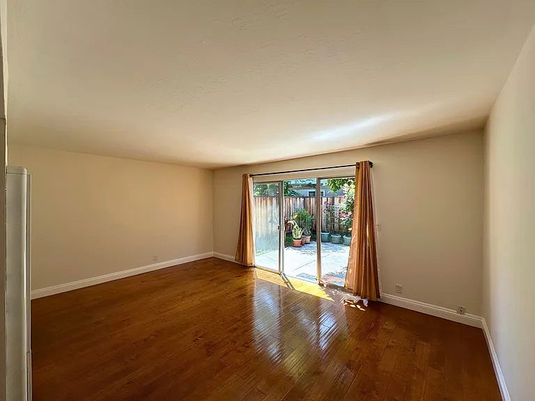 2047 Montecito Ave #13 — Photo 5