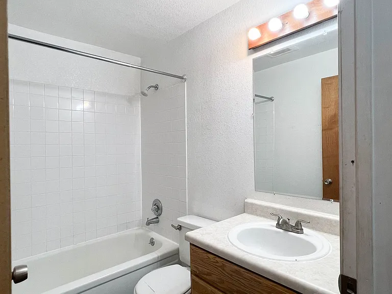 132 N Lane St #B — Photo 9