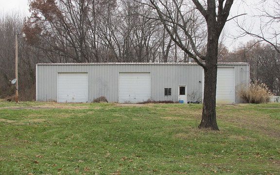 3rd image of 545 County Road 1050 E