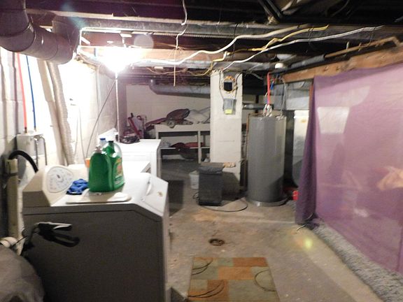 3rd image of 423 E May St