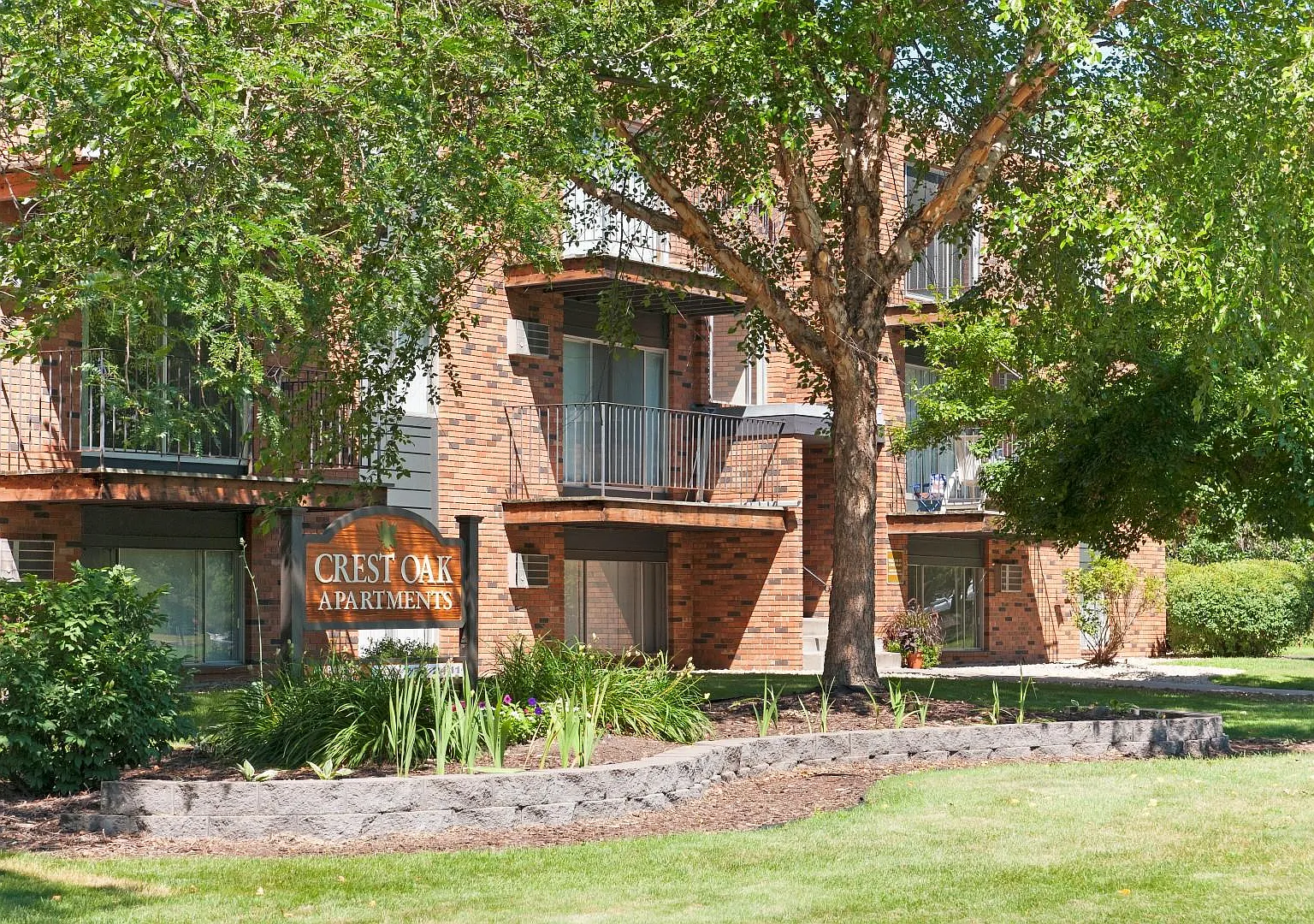 Crest Oak — Photo 1